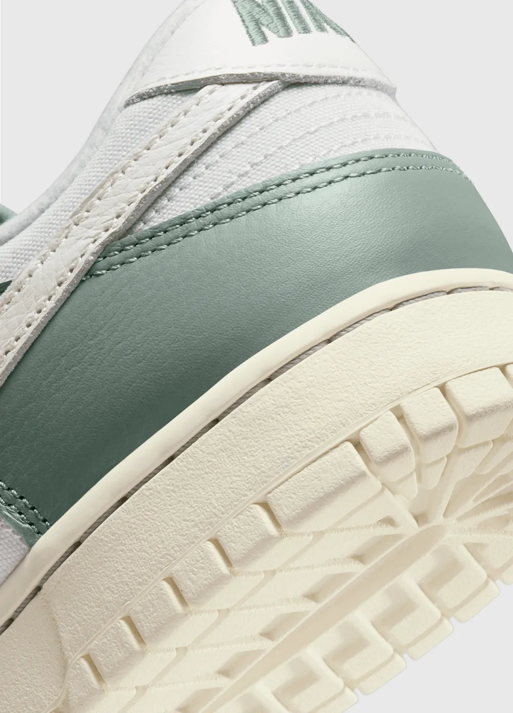 Dunk Low Retro Premium 'Mica Green' Sneakers