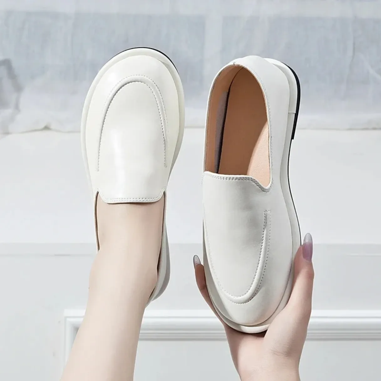 Merendy Nevoso Round Toe Slip-on Leather loafers